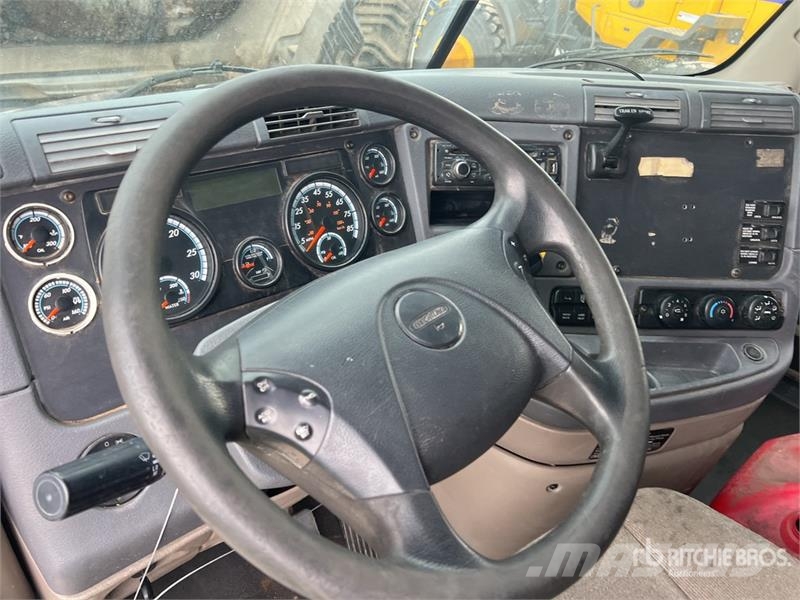 Freightliner Cascadia 125 6x4 T/A Sleeper Truck Tractor Tractor Units