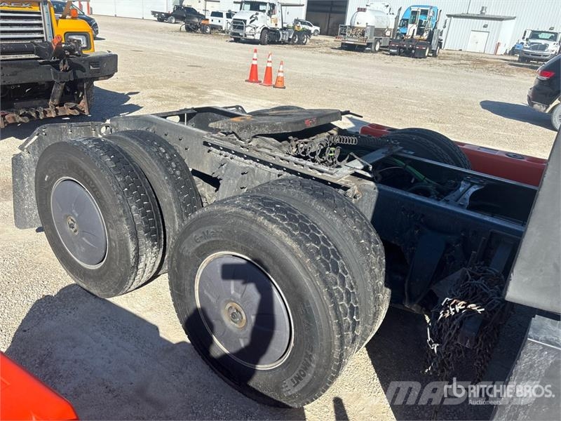 Freightliner Cascadia 126 6x4 T/A Sleeper Truck Tractor Motrici e Trattori Stradali