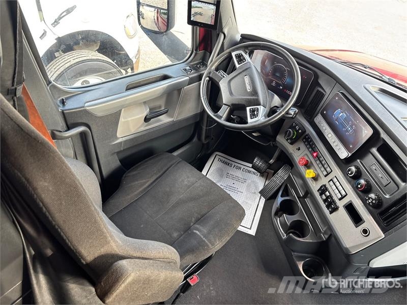 Freightliner Cascadia 126 6x4 T/A Sleeper Truck Tractor وحدات الجر