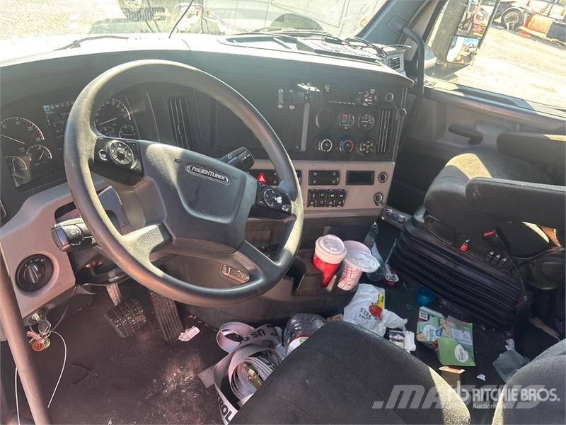 Freightliner Cascadia 126 6x4 T/A Sleeper Truck Tractor Motrici e Trattori Stradali