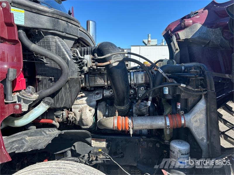 Freightliner Cascadia 126 6x4 T/A Sleeper Truck Tractor Vlačilci