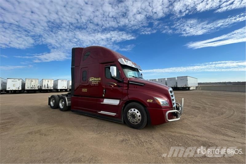 Freightliner Cascadia 126 6x4 T/A Sleeper Truck Tractor Vilcēji