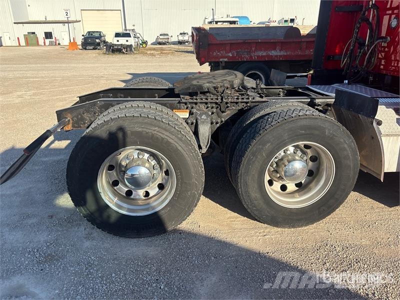 Freightliner Cascadia 126 6x4 T/A Sleeper Truck Tractor Motrici e Trattori Stradali