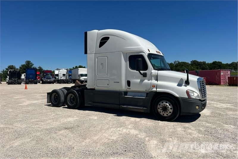 Freightliner Cascadia 125 6x4 T/A Sleeper Truck Tractor Tractor Units