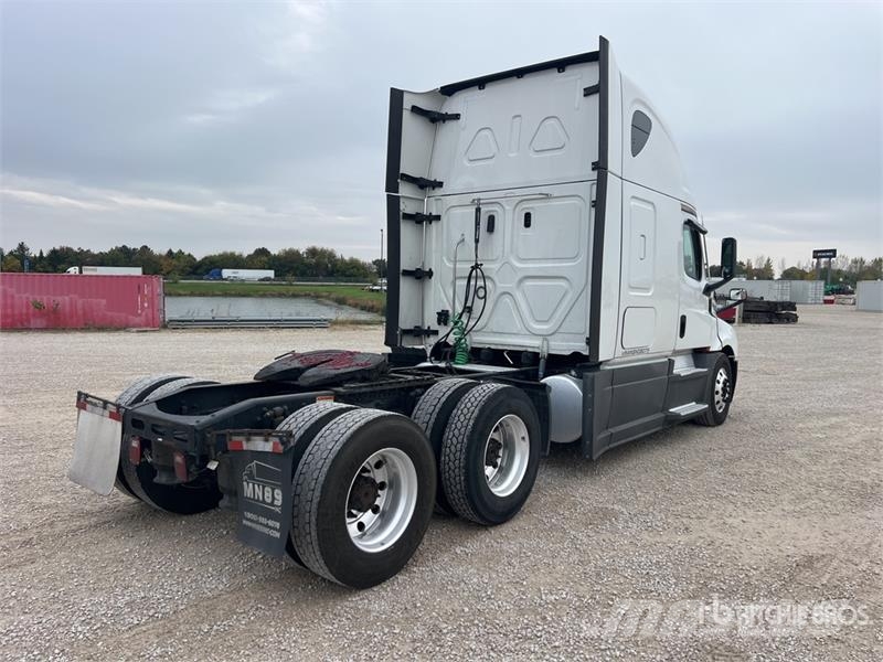 Freightliner Cascadia 126 6x4 T/A Sleeper Truck Tractor Motrici e Trattori Stradali