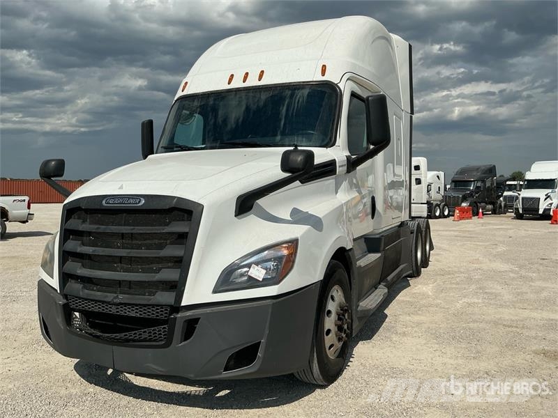Freightliner Cascadia 126 6x4 T/A Sleeper Truck Tractor Sattelzugmaschinen