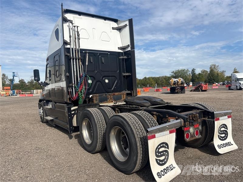 Freightliner Cascadia 125 6x4 T/A Sleeper Truck Tractor Влекачи