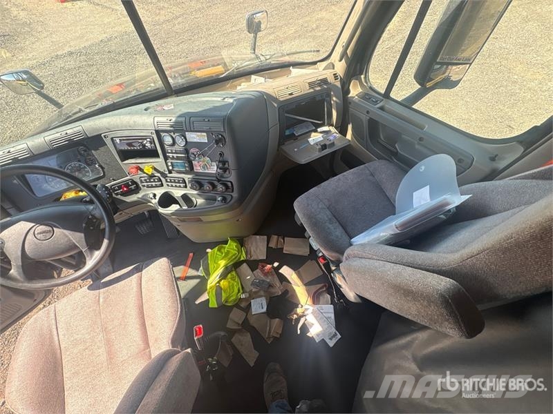 Freightliner Cascadia 125 T/A Sleeper Truck Tractor Trekkvogner