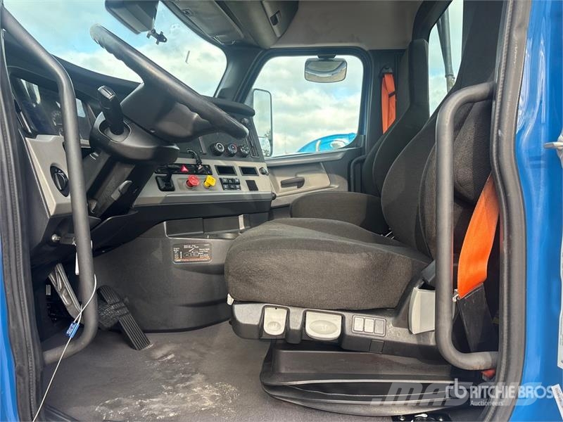 Freightliner Cascadia 116 Vetopöytäautot
