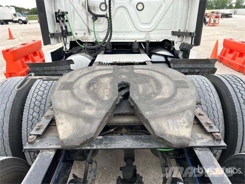Freightliner Cascadia 126 6x4 Rebuilt Title** T/A Sleeper Truck Trekkers