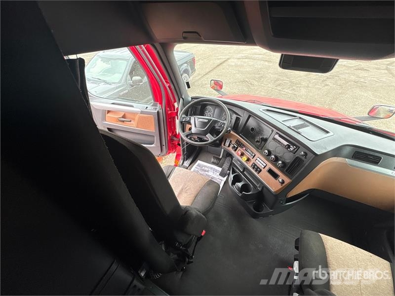Freightliner Cascadia 126 6x4 T/A Sleeper Truck Tractor 트랙터 유닛