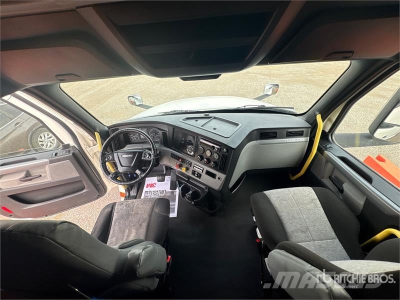 Freightliner Cascadia 126 6x4 T/A Sleeper Truck Tractor Tracteur routier