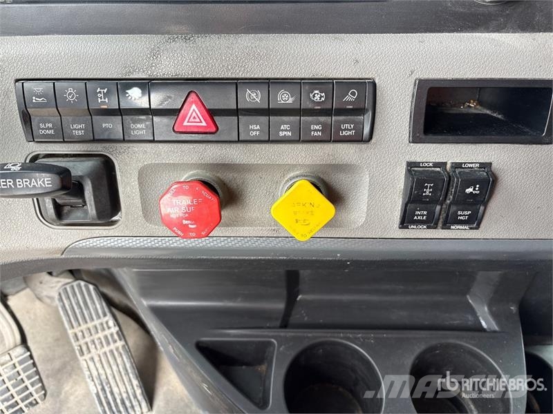 Freightliner Cascadia 126 6x4 T/A Sleeper Truck Tractor Çekiciler