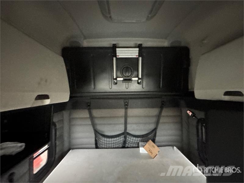Freightliner Cascadia 126 6x4 T/A Sleeper Truck Tractor Влекачи