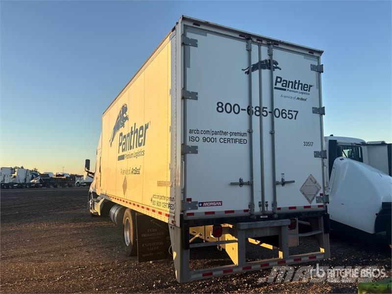 Freightliner Cascadia 116 4x2 Van Truck Sanduk kamioni