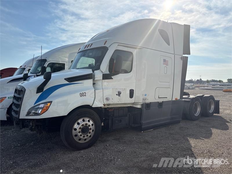 Freightliner Cascadia 126 6x4 T/A Sleeper Truck Tractor (Inoper Trekkvogner