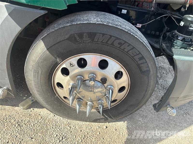 Freightliner Cascadia 126 6x4 T/A Sleeper Truck Tractor Motrici e Trattori Stradali