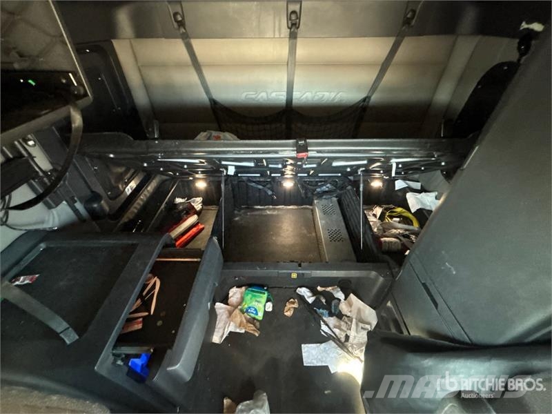 Freightliner Cascadia 126 6x4 T/A Sleeper Truck Tractor Motrici e Trattori Stradali