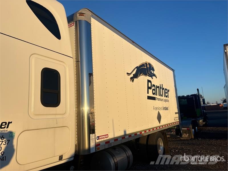 Freightliner Cascadia 116 4x2 Van Truck Sanduk kamioni