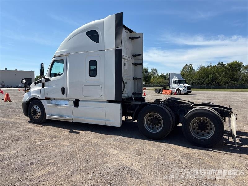 Freightliner Cascadia 126 6x4 T/A Sleeper Truck Tractor Traktorske jedinice