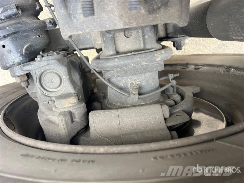 Freightliner Cascadia 126 6x4 T/A Sleeper Truck Tractor Sattelzugmaschinen