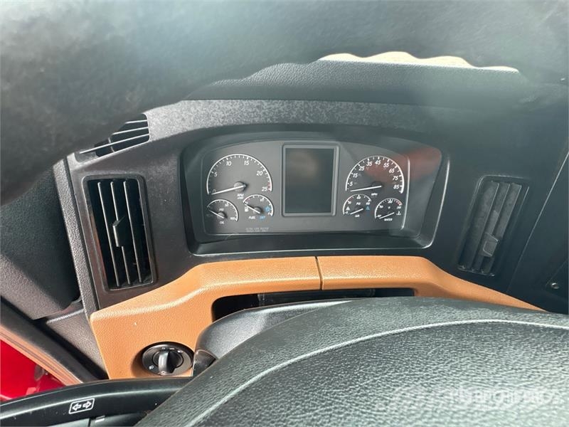Freightliner Cascadia 126 6x4 T/A Sleeper Truck Tractor 트랙터 유닛