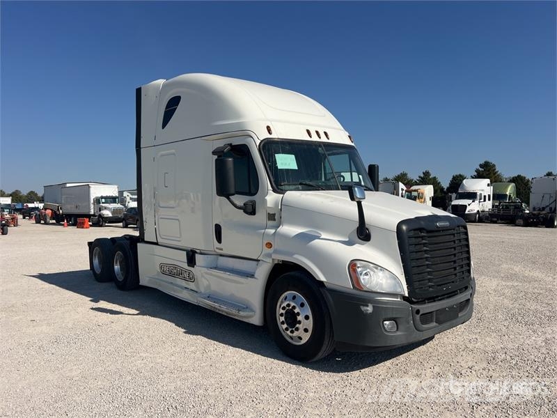 Freightliner Cascadia 125 6x4 T/A Sleeper Truck Tractor 曳引機組件
