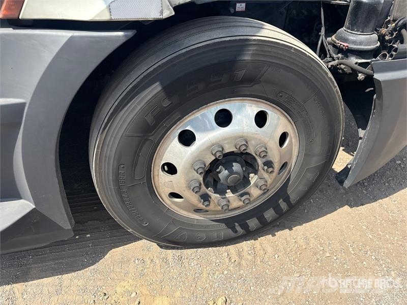 Freightliner Cascadia 126 6x4 T/A Sleeper Truck Tractor Dragbilar