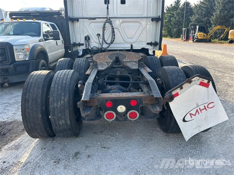 Freightliner Cascadia 125 6x4 T/A Sleeper Truck Tractor Vilcēji