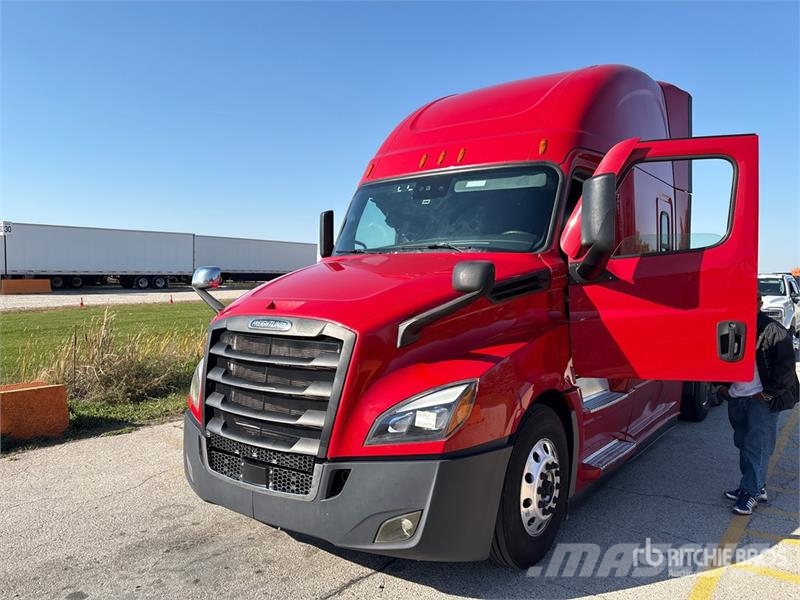 Freightliner Cascadia 126 6x4 T/A Sleeper Truck Tractor Vilcēji