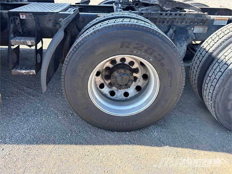 Freightliner Cascadia 126 6x4 T/A Sleeper Truck Tractor Traktorske jedinice
