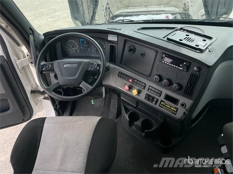 Freightliner Cascadia 126 6x4 T/A Sleeper Truck Tractor Dragbilar