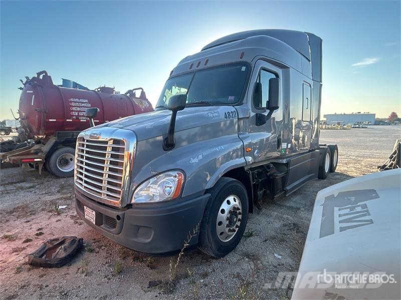 Freightliner Cascadia 125 6x4 T/A Sleeper Truck Tractor Autotractoare