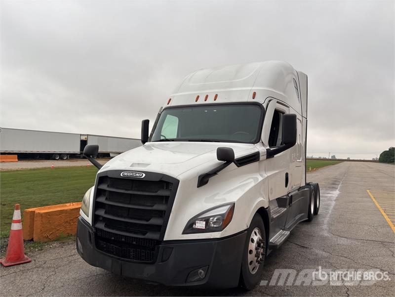 Freightliner Cascadia 126 T/A Sleeper Truck Tractor Vilcēji