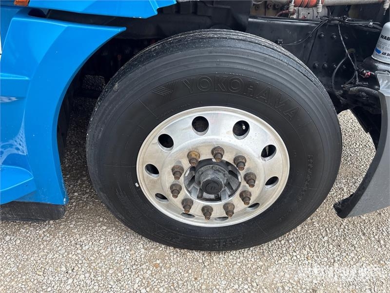 Freightliner Cascadia 126 6x4 T/A Sleeper Truck Tractor Dragbilar