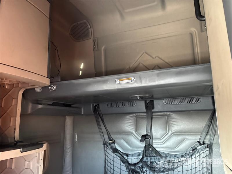 Freightliner Cascadia 125 6x4 T/A Sleeper Truck Tractor Sattelzugmaschinen