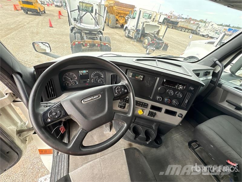 Freightliner Cascadia 126 6x4 T/A Sleeper Truck Tractor 牵引车