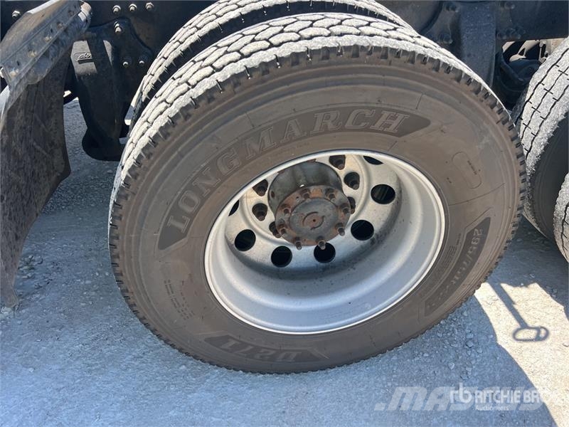 Freightliner Cascadia 125 6x4 T/A Sleeper Truck Tractor Tractor Units