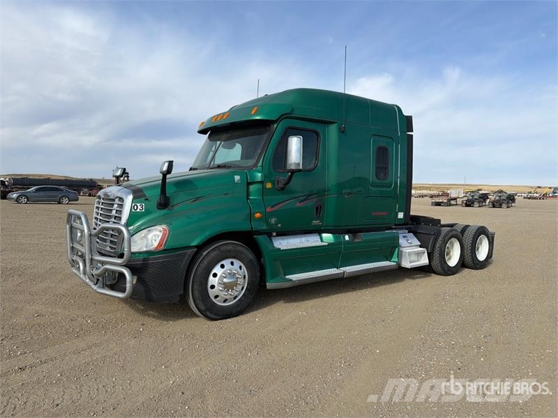 Freightliner Cascadia 125 6x4 T/A Sleeper Truck Tractor Dragbilar
