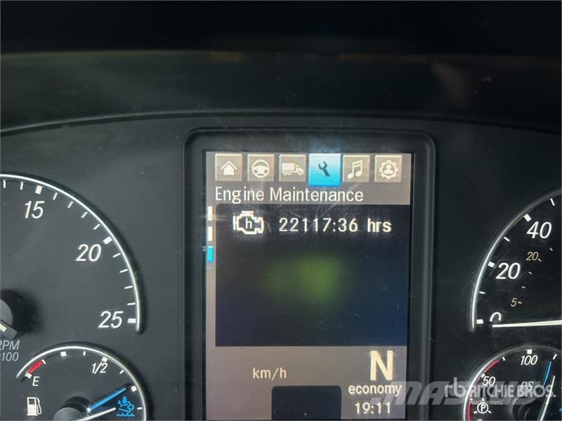 Freightliner Cascadia 126 6x4 T/A Sleeper Truck Tractor Тягачі