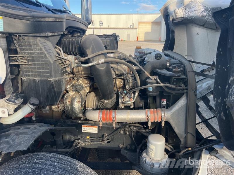 Freightliner Cascadia 126 6x4 T/A Sleeper Truck Tractor Vlačilci