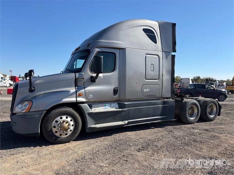Freightliner Cascadia 125 6x4 T/A Sleeper Truck Tractor Tegljači
