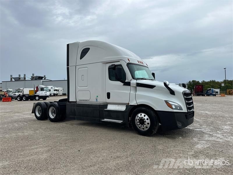 Freightliner Cascadia 126 6x4 T/A Sleeper Truck Tractor Влекачи