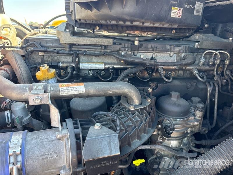 Freightliner Cascadia 126 6x4 T/A Sleeper Truck Tractor Autotractoare