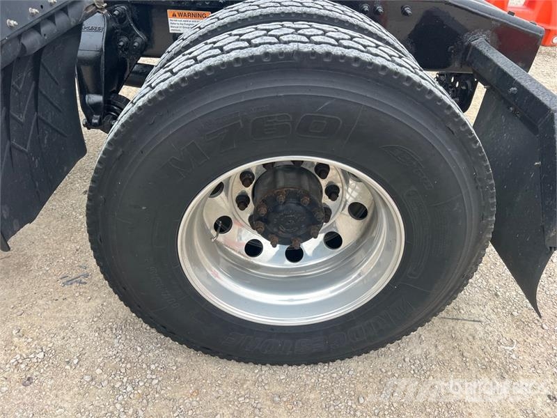 Freightliner Cascadia 126 Тягачі