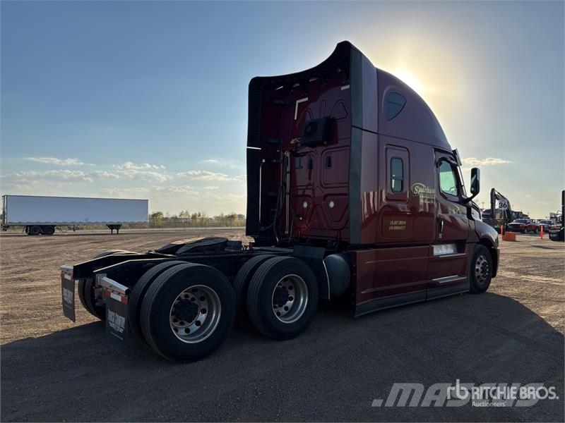Freightliner Cascadia 126 6x4 T/A Sleeper Truck Tractor Vilcēji