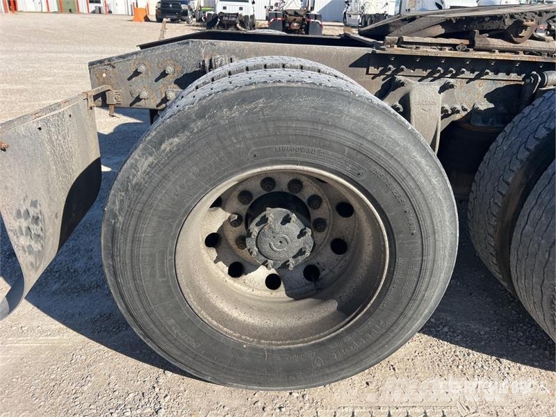 Freightliner Cascadia 126 6x4 T/A Sleeper Truck Tractor Traktorske jedinice