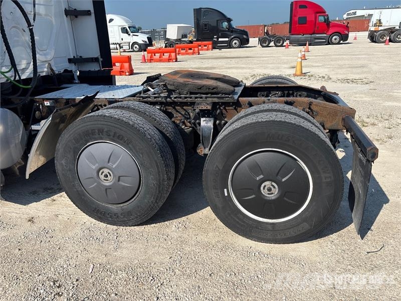Freightliner Cascadia 126 6x4 T/A Sleeper Truck Tractor Sattelzugmaschinen