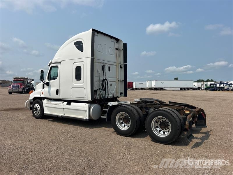 Freightliner Cascadia 125 6x4 T/A Sleeper Truck Tractor (Glider Tractor Units
