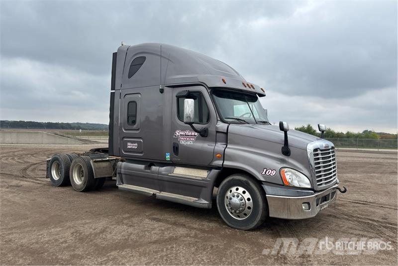 Freightliner Cascadia 125 6x4 T/A Sleeper Truck Tractor 曳引機組件